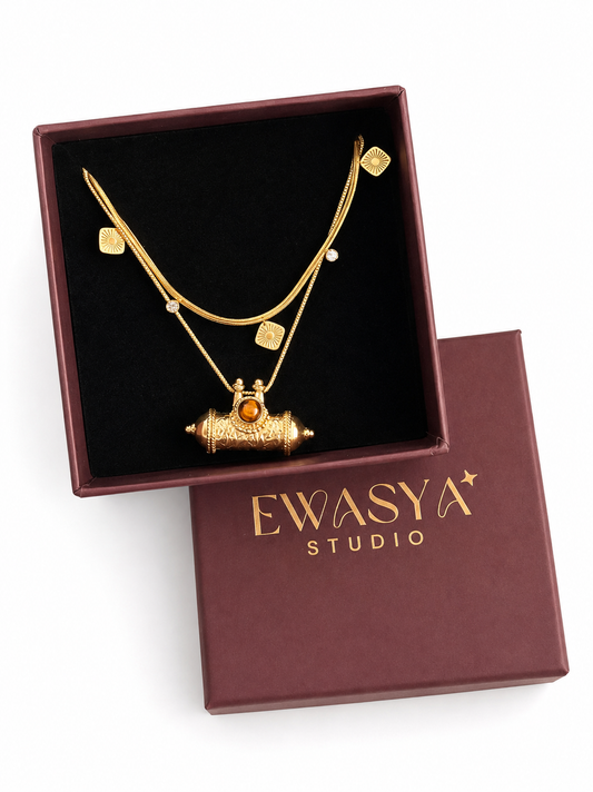 The scroll pendant-necklace combo