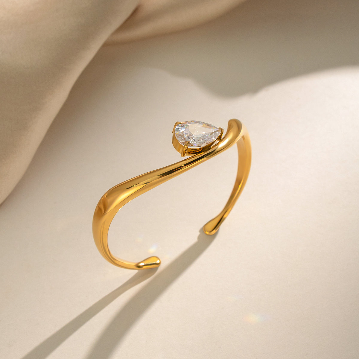 Crystal flow cuff