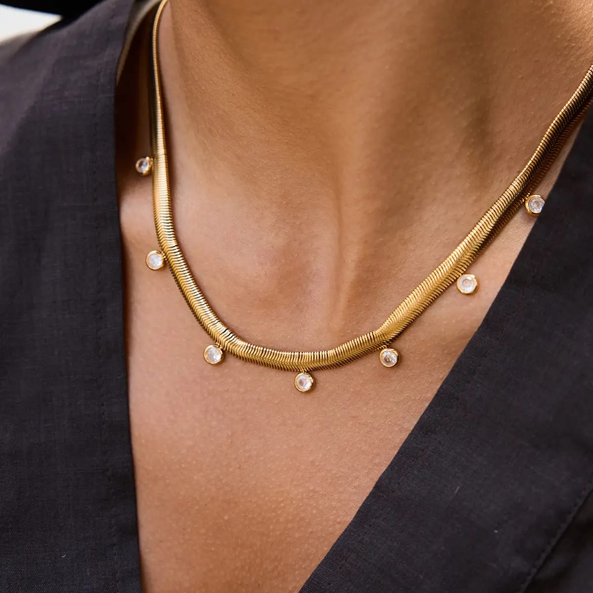 Lumi Curve Necklace