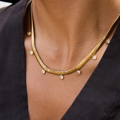 Lumi Curve Necklace