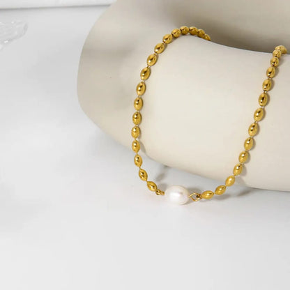 The Pearl queen Necklace